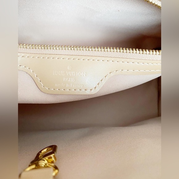 LOUIS VUITTON Vernis Wilshire PM - Picture 9 of 10